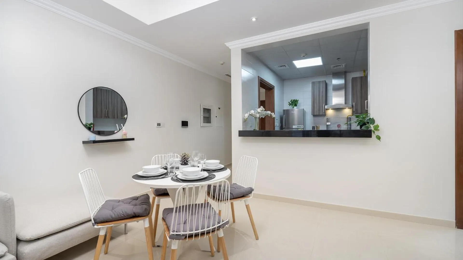 Heaven Crest Vacation Homes Downtown - Studio And 1 Bedroom Suites 2 Minute Walk To Dubai Mall And Burj Khalifa 0*,  Émirats arabes unis