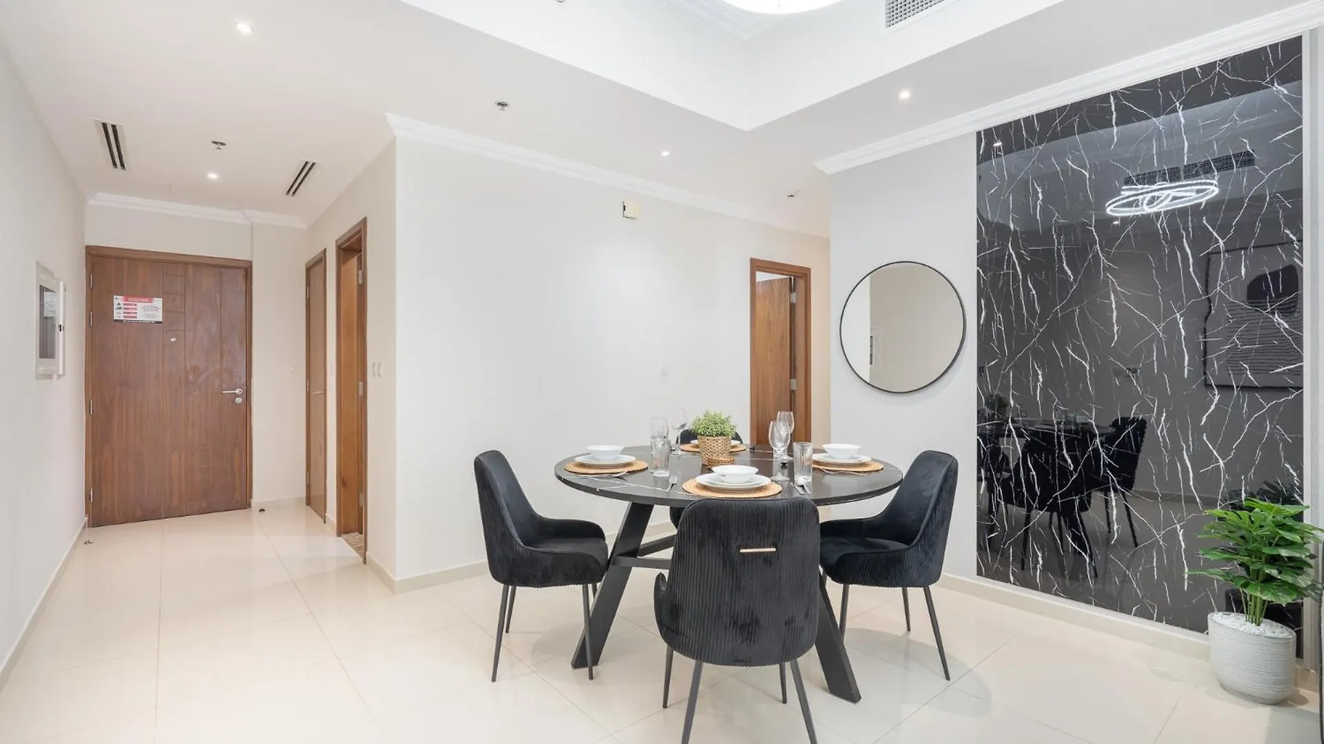 Heaven Crest Vacation Homes Downtown - Studio And 1 Bedroom Suites 2 Minute Walk To Dubai Mall And Burj Khalifa 0*,  Émirats arabes unis