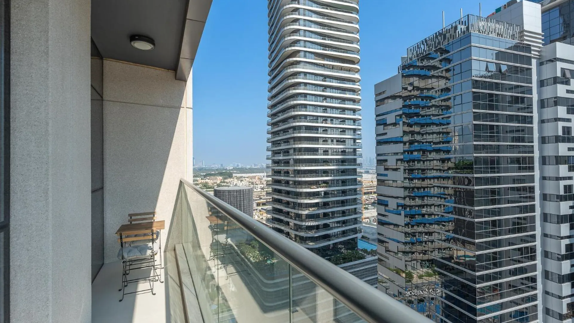 Heaven Crest Vacation Homes Downtown - Studio And 1 Bedroom Suites 2 Minute Walk To Dubai Mall And Burj Khalifa