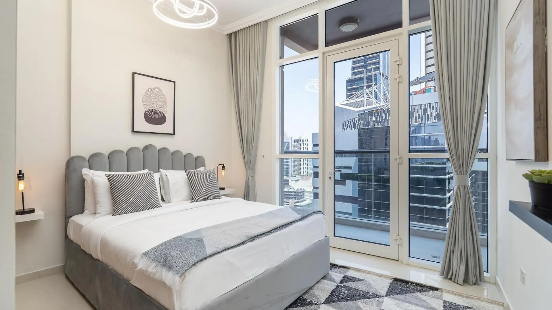 Heaven Crest Vacation Homes Downtown - Studio And 1 Bedroom Suites 2 Minute Walk To Dubai Mall And Burj Khalifa